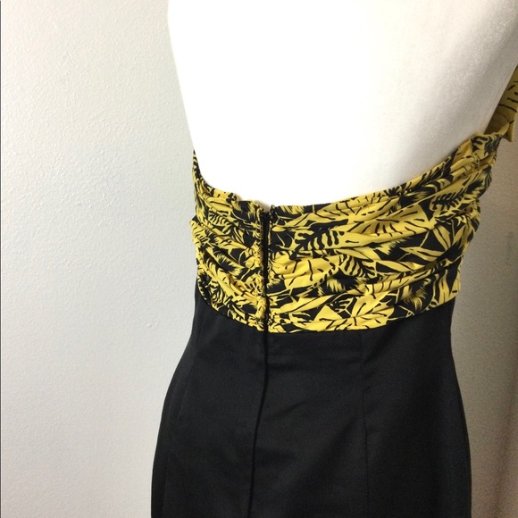 Victor Costa for Neiman Marcus, Strapless, Big Front Bow, Form Fitting Dress. - Picture 5 of 9